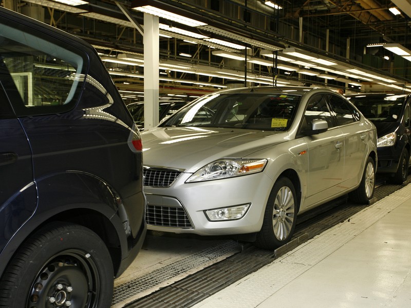 Ford uzavře tři továrny, zatímco Opel prodlužuje agónii